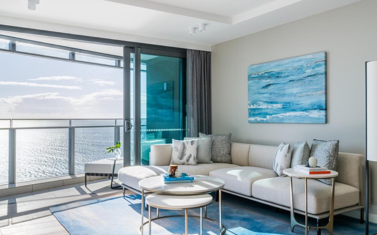 The Langham, Gold Coast And Jewel Residences Buitenkant foto A living room at The Ivy at Riverfront