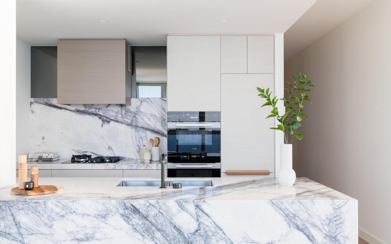 The Langham, Gold Coast And Jewel Residences Buitenkant foto A modern kitchen