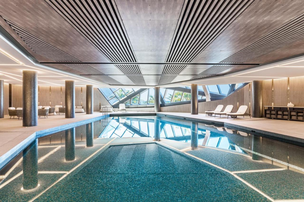 The Langham, Gold Coast And Jewel Residences Buitenkant foto The pool at the 25th floor