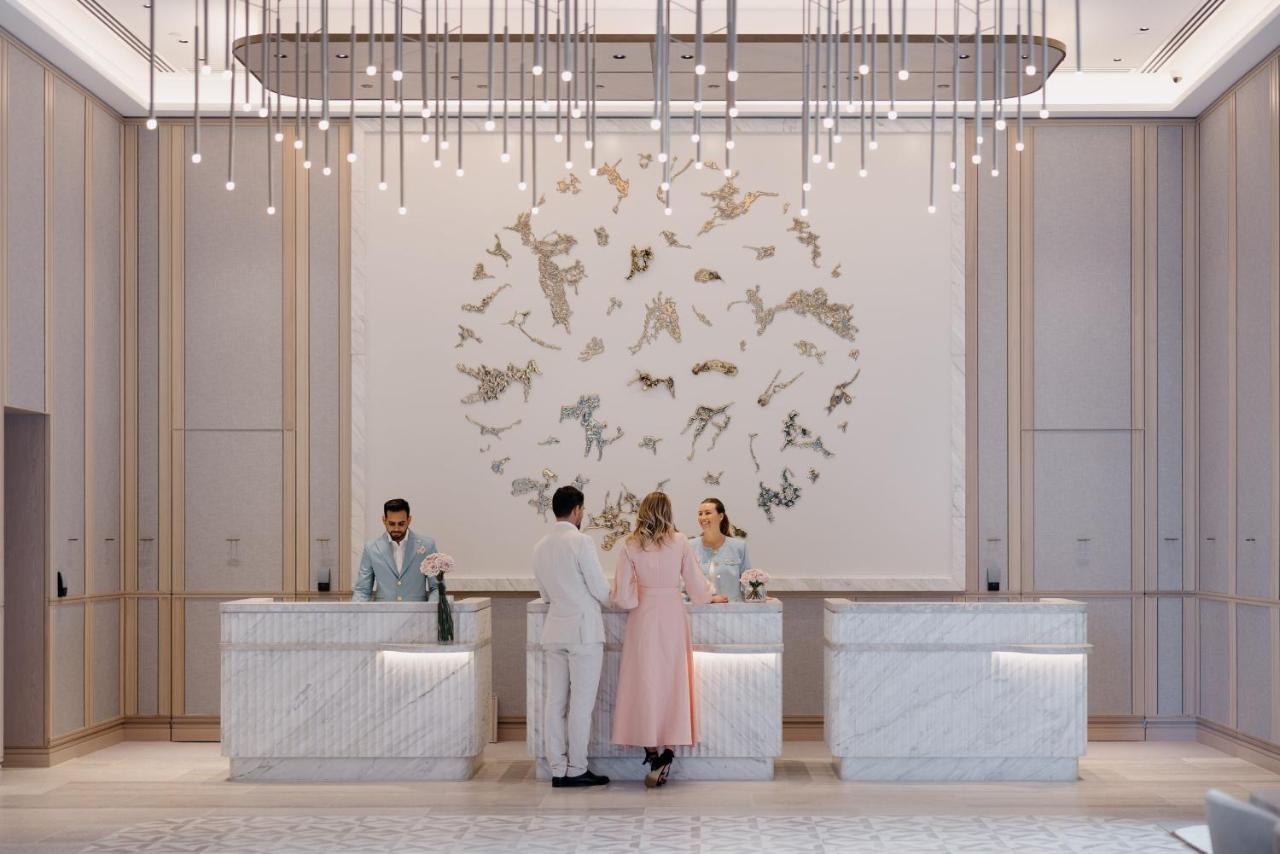 The Langham, Gold Coast And Jewel Residences Buitenkant foto The lobby of the hotel
